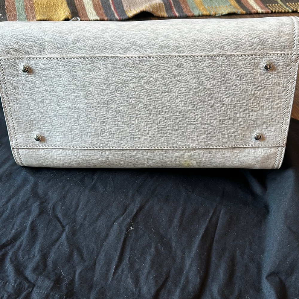 Chanel White Tote Bag with Chain Detail - Picture 4 of 5